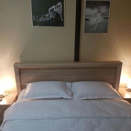 יאשי Rez Suites מראה חיצוני תמונה